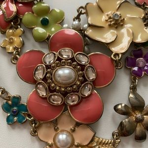 Floral 🌷 bib necklace.